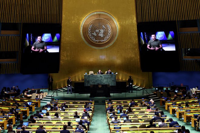 Zelenski je edini predstavnik države, ki je smel na zasedanju GS ZN govoriti na daljavo in je za to prejel posebno dovoljenje večine članic ZN. FOTO: Mike Segar/Reuters
