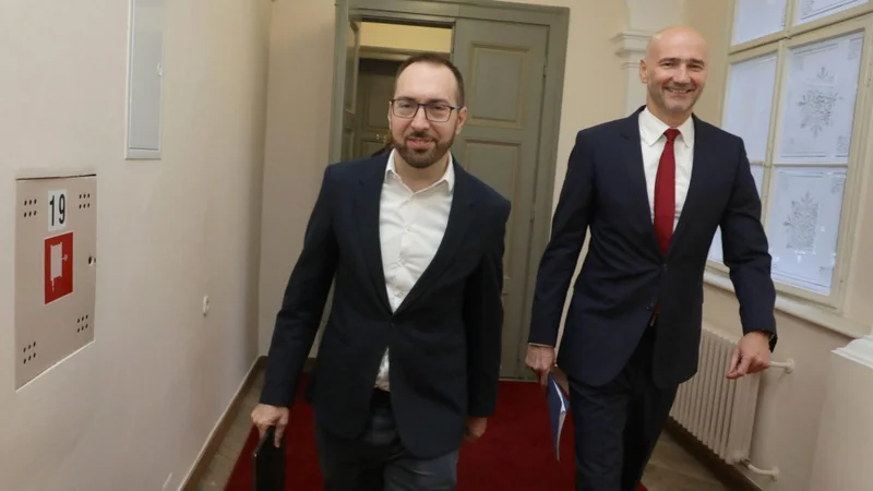 Fotografija: Župan Tomislav Tomašević (levo) in predsednik zagrebške skupščine Joško Klisović (SDP) bosta še naprej partnerja. FOTO: Damjan Tadić/Cropix
