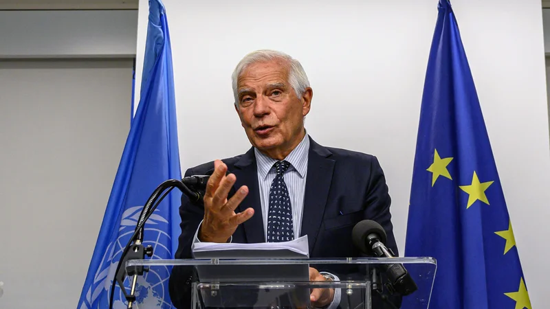 Fotografija: Visoki zunanjepolitični predstavnik EU Josep Borrell je pojasnil, da bo ob novih sankcijah izrazito na udaru tehnološko področje.
Foto Ed Jones/AFP
