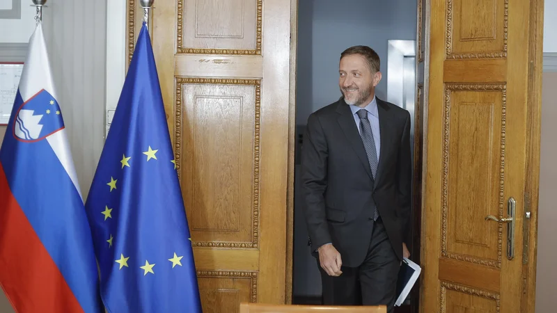 Fotografija: Ministrstvo za finance, ki ga vodi Klemen Boštjančič se sooča z vse ostrejšimi kritikami zaradi prehitro naraščajoče javne porabe. FOTO: Jože Suhadolnik/Delo