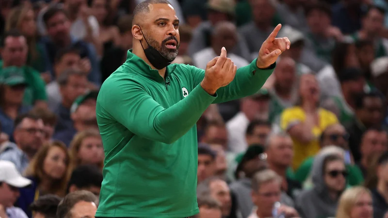 Fotografija: Ime Udoka (na fotografiji) med zadnjo četrtino tretje tekme letošnjega finala lige NBA v Bostonu. FOTO: Maddie Meyer/AFP
