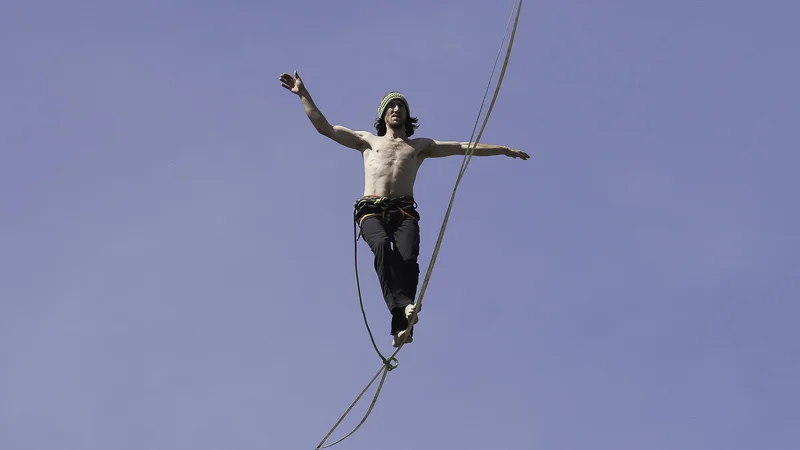 Fotografija: V svetu, ki se zelo hitro spreminja, je edina strategija, ki bo zajamčeno spodletela, prav tista, ki ne prevzema nobenih tveganj. A ta moramo tudi karseda obvladovati. Foto Jože Suhadolnik