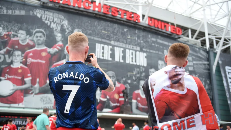 Fotografija: Priljubljenost Cristiana Ronalda je med privrženci Manchester Uniteda izjemna. FOTO: Oli Scarff/AFP