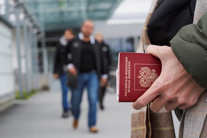 Finska noče biti tranzitno območje za Ruse, ki so prejeli schengenski vizum od drugih držav EU. FOTO: Janis Laizans/Reuters