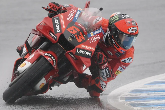 Francesco Bagnaia zaradi padca ni osvojil točk. FOTO: Toshifumi Kitamura/AFP
