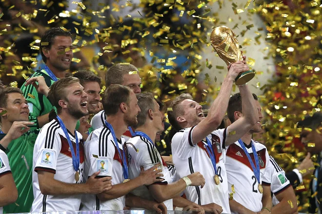 Nemci so na slovitem štadionu Maracana v Riu de Janeiru zavzeli svetovni prestol prvič po združitvi reprezentanc Zahodne in Vzhodne Nemčije. FOTO: Adrian Dennis/AFP
