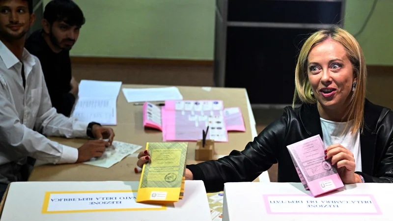 Fotografija: Voditeljica Bratov Italije Giorgia Meloni bo, kot kaže, prva italijanska predsednica vlade. FOTO: Andreas Solaro/AFP
