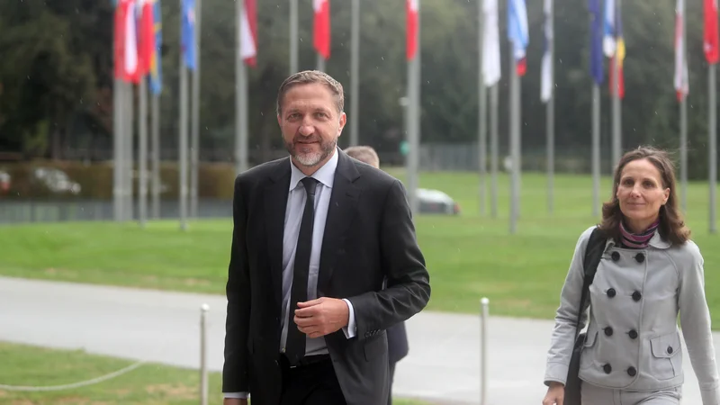Fotografija: Kaže, da poskuša vlada, katere član je tudi finančni minister Klemen Boštjančič, v proračunu pripraviti prostor za politične interese, ki jih je zastavila v koalicijski pogodbi. Foto Blaž Samec