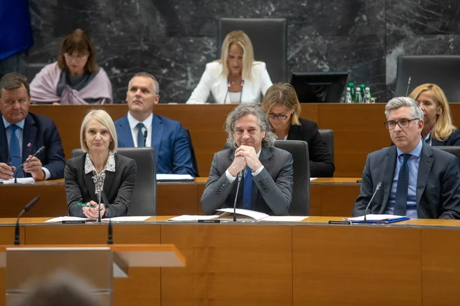 Predsednik vlade je pojasnil, da se je zunanja ministrica Tanja Fajon o odpoklicu posvetovala s predsednikom države Borutom Pahorjem, zato zakon o zunanjih zadevah pri odpoklicu veleposlanika, ki je depešo MZZ nepooblaščeno poslal predsedniku SDS Janezu Janši, ni bil kršen. FOTO: Voranc Vogel/Delo
