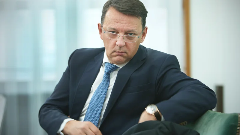 Fotografija: Del 127.000 evrov odškodnine, ki jo od države s tožbo zahteva Anton Rop, je tudi na račun prepovedi opravljanja nadzorniške funkcije v SID banki. FOTO: Jure Eržen