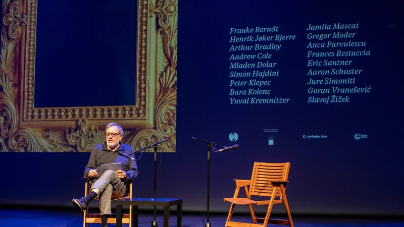 Fotografija: Slavoj Žižek meni, da je gospodar posrednik do svobode. FOTO: Voranc Vogel/Delo
