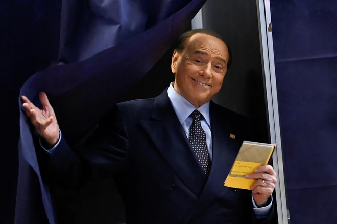 Najmanjša članica prihodnjega vladajočega trojčka, Naprej, Italija Silvia Berlusconija, naj bi koaliciji zagotavljala zmerno politiko. FOTO: Flavio Lo Scalzo/Reuters