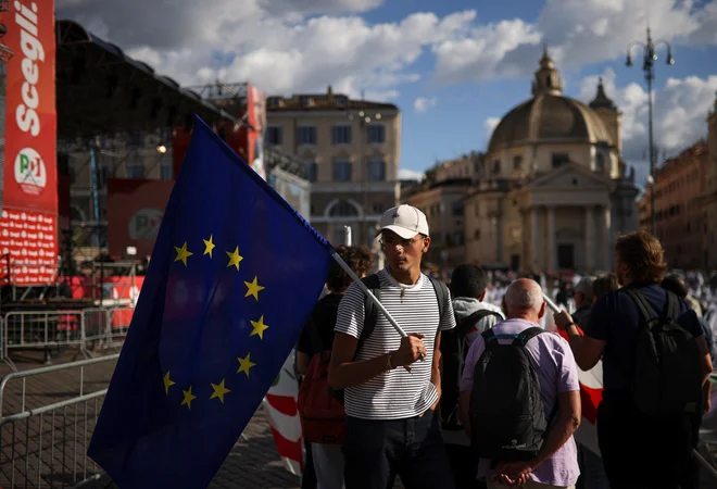 Nova italijanska vlada bo morala upoštevati napovedi analitikov, da bo četrto največje evropsko gospodarstvo v prihodnjem letu zraslo za bistveno manj kot odstotek. FOTO: Stoyan Nenov/Reuters
