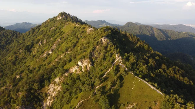 Grmada je postala ena bolj obljudenih izletniških in rekreativnih točk v ljubljanskem zaledju. FOTO: Gašper Završnik 
