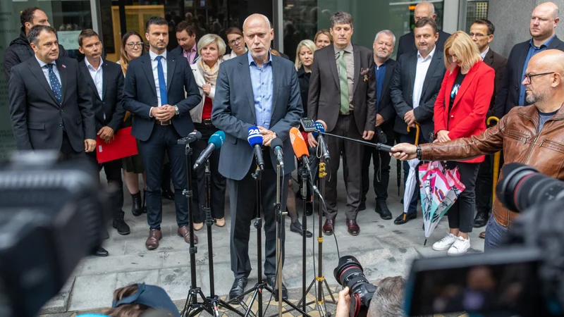 Fotografija: Milan Brglez bo danes dobil še podporo Iva Vajgla, ki ne bo kandidiral za predsednika republike. FOTO: Voranc Vogel