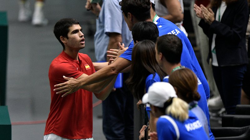 Fotografija: Carlos Alcaraz je nazadnje s špansko izbrano vrsto sredi septembra nastopil v Valenciji na obračunu Davisovega pokala z Južno Korejo. FOTO: Pablo Morano/Reuters
