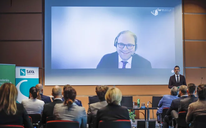 Glavni govornik na Delovi konferenci Izvozniki 2022 je bil prof. dr. Alexander-Nikolai Sandkamp, docent za ekonomijo na univerzi v Kielu in raziskovalec na Inštitutu za svetovno gospodarstvo Kiel . FOTO: Jože Suhadolnik/Delo
