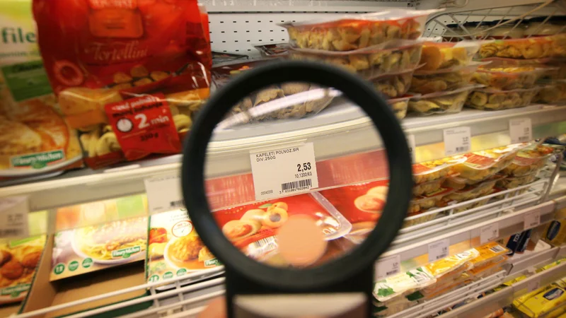 Fotografija: Slovenski potrošnik je obseden s cenami. Primerjalnik cen utegne to obsesijo še zaostriti. FOTO: Jože Suhadolnik/Delo