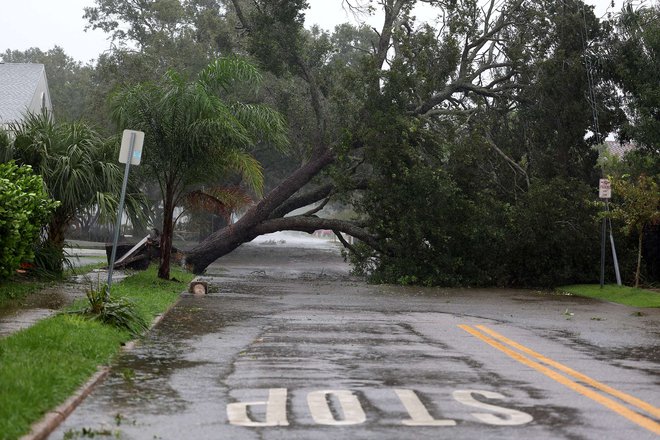 Posledice orkana Ian v Sarrasoti na Floridi. FOTO: Joe Raedle/AFP
