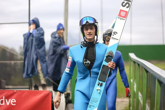 Peter Prevc je v Klingenthal odpotoval s popotnico bronaste kolajne s torkovega državnega prvenstva v Kranju. FOTO: Črt Piksi/Delo

