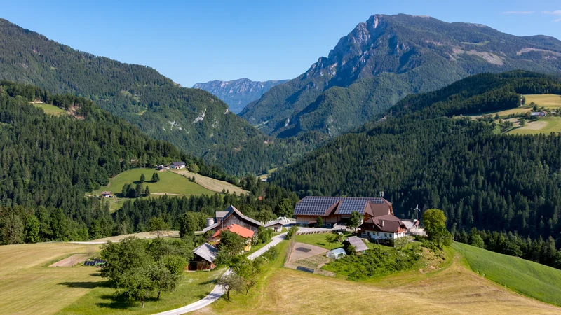Fotografija: OVE: Vas Luče (prva lokalna samooskrbna energetska skupnost v Sloveniji) FOTO: Damjan Sinigoj/Petrol
