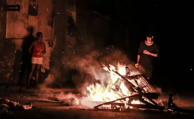 Že v torek je kot orkan tretje kategorije zavil nad Kubo, kjer je do zdaj zahteval tri smrtne žrtve. FOTO: Yamil Lage/AFP
