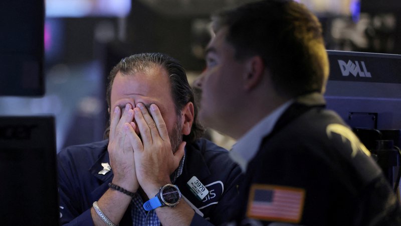 Fotografija: Tudi presežek pesimizma je lahko razlog, da borzni trg zdrsne v medvedji trend. FOTO: Andrew Kelly/Reuters
