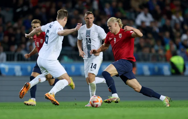 Haaland ni mogel premagati slovenske obrambe. FOTO:Antonio Bronić/Reuters
