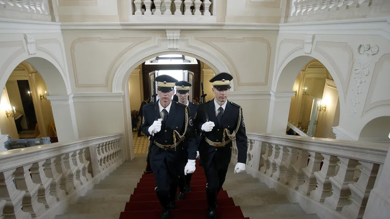 Fotografija: Največ vprašanih se strinja s trditvijo, da bi se predsednik republike moral aktivneje opredeljevati do ključnih vprašanj v družbi. FOTO: Blaž Samec