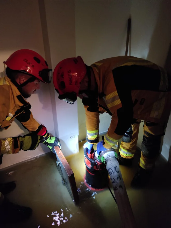 Ljubljanski gasilci so morali minule dne večkrat posredovati zaradi zalitih kleti Foto Pgd Ljubljana-vič
