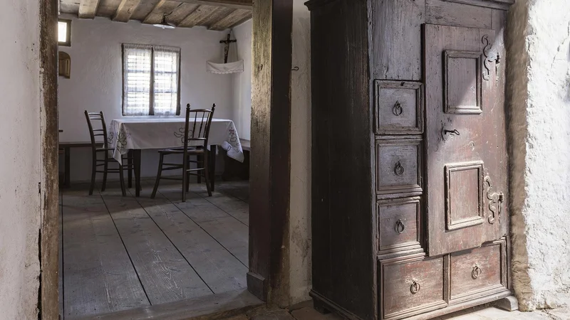 Fotografija: Kurnikova hiša v Tržiču prikazuje bivanjsko kulturo iz 19. in začetka 20. stoletja. FOTO: Luka Markež
