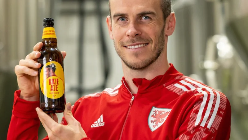 Fotografija: Gareth Bale in steklenica piva Wales pivo reprezentanca SP 2022 Katar svetovno prvenstvo v Katarju Los Angeles FC LAFC LA FC Foto Glamorgan Brewing Co/twitter
