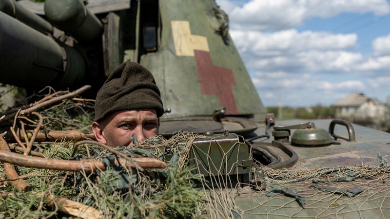 Fotografija: Zahodni vojaški strokovnjaki pričakujejo, da bodo ukrajinske sile v prihodnjih dneh zavzele ta kraj na severu doneške regije. FOTO: Jorge Silva/Reuters
