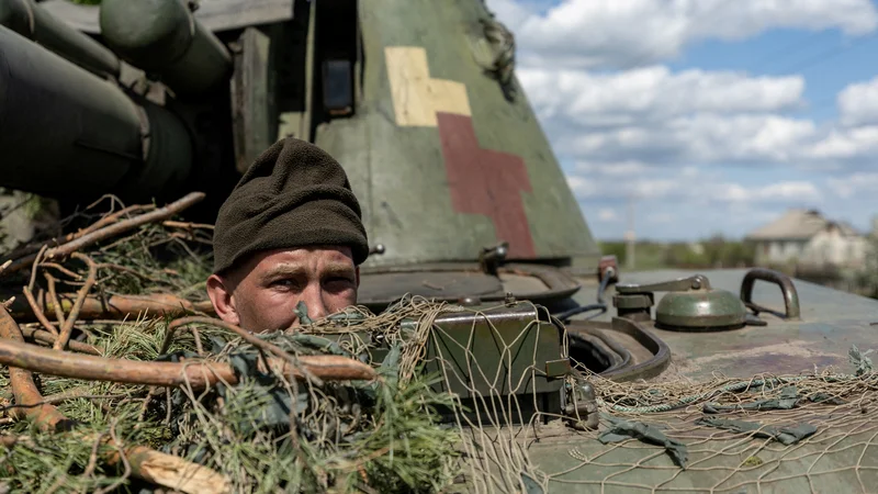 Fotografija: Zahodni vojaški strokovnjaki pričakujejo, da bodo ukrajinske sile v prihodnjih dneh zavzele ta kraj na severu doneške regije. FOTO: Jorge Silva/Reuters