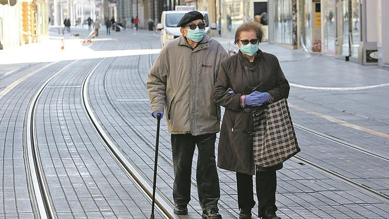 Fotografija: Hrvatov je vse manj in starajo se. Skrb za starejše postaja osrednja, tudi politična tema. FOTO: Damjan Tadić/Cropix
