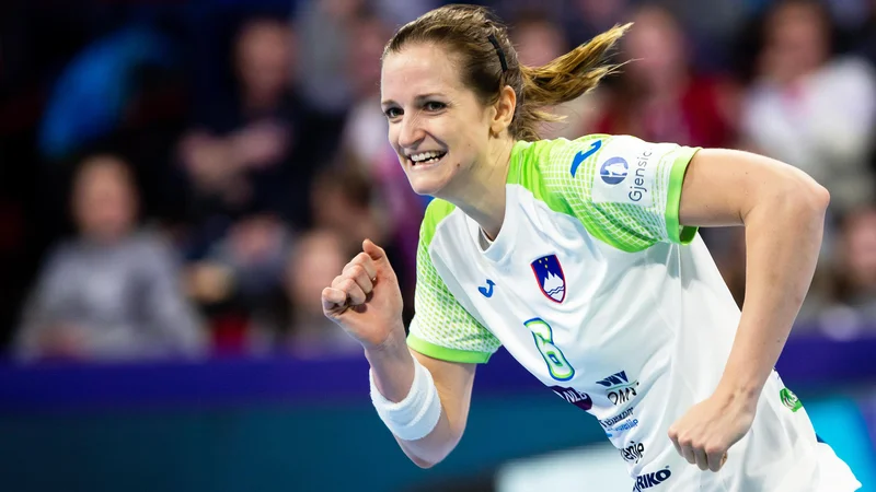 Fotografija: Ana Gros že odšteva dneve do začetka domačega evra. zdaj je pri številki 32. FOTO: Jure Eržen