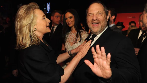 Razkritje spolnih zločinov na najvišjih ravneh je prineslo novinarske drame, toda politiki, kot sta Hillary in Bill Clinton, ki so se pogosto fotografirali z Weinsteinom, so jo odnesli le s praskami na svojem ugledu. FOTO: Larry Busacca
