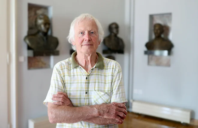 Znanost in umetnost imata veliko skupnega, meni Igor Grabec. FOTO: Blaž Samec/Delo
