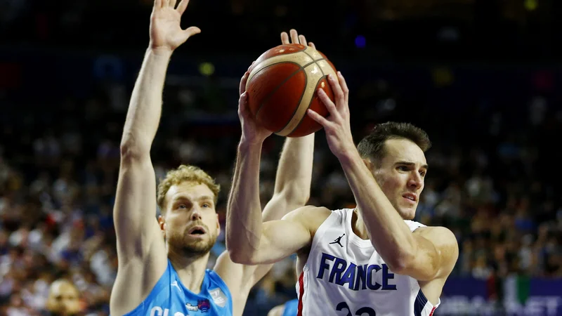 Fotografija: Jako Blažiča (levo) mučijo bolečine v hrbtu. FOTO: Thilo Schmuelgen/Reuters