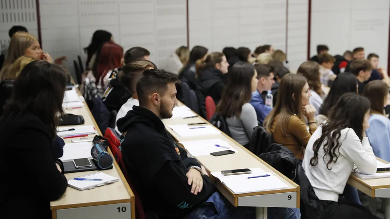 Fotografija: Študenti prvega letnika so na začetku večinoma še zbegani zaradi vseh novosti, ki jih predstavlja univerzitetno izobraževanje. FOTO: Leon Vidic