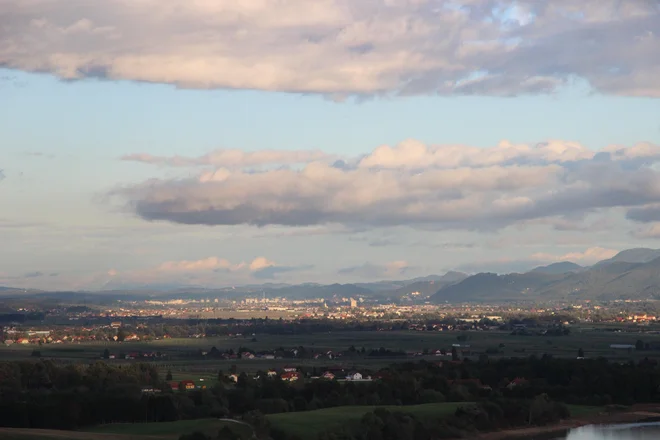 Braslovcce, oktober 2014 - Spodnja Savinjska dolina, v sredini Žalec, v ozadju Celje. FOTO: Piano Brane
