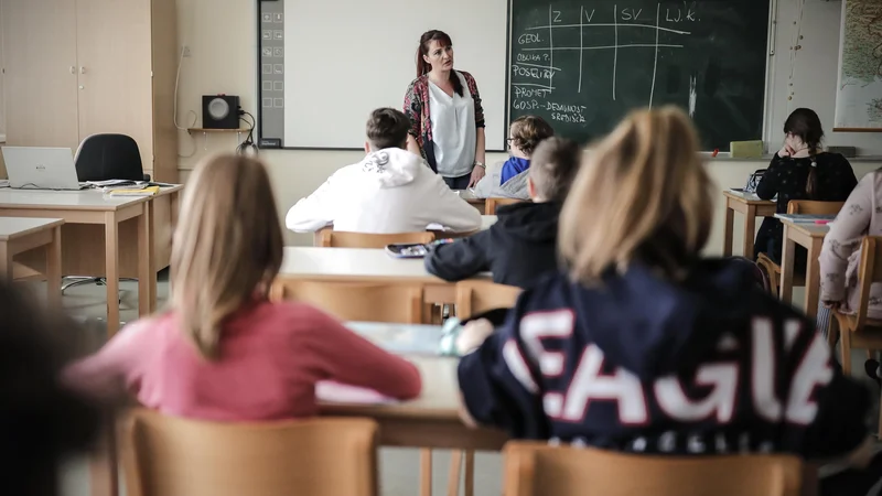 Fotografija: V naslednjih letih bo treba nadomestiti tretjino učiteljev, a je tudi mladih učiteljev bistveno premalo. FOTO: Uroš Hočevar