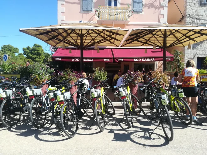 Kolesarjenje je ena izmed dejavnosti, s katerimi želijo privabiti turiste tudi v drugih letnih časih. FOTO: Simona Bandur
