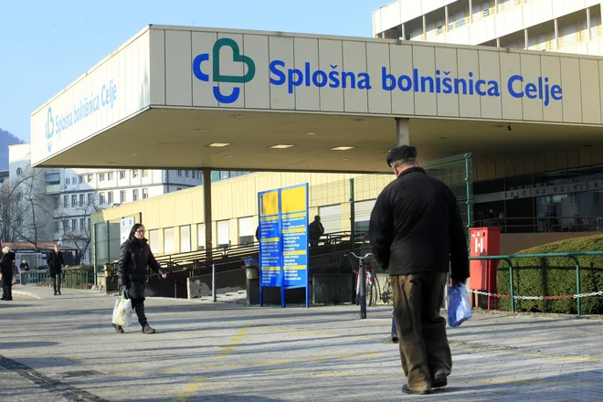 Dve osebi so hospitalizirali. FOTO: Pivk Mavric/Delo