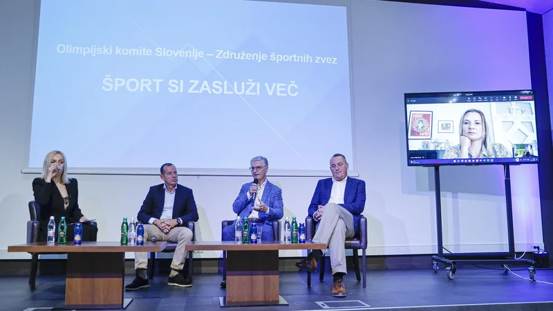 Fotografija: Franju Bobincu (drugi z leve) bodo pomagali tudi Metod Ropret (desno), Enzo Smrekar (drugi z leve) in Polona Rifelj, ki se je udeležila pogovora pred videokonference. FOTO: Jože Suhadolnik