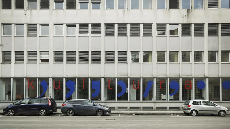 Fotografija: Na ministrstvu med kulturnimi akterji zaznavajo porušeno zaupanje, a si želijo z njimi znova vzpostaviti dialog. FOTO: Leon Vidic
