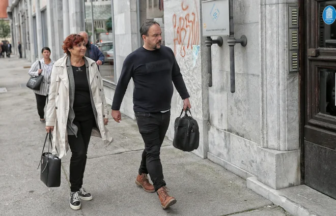 Predstavniki sindikatov zdravstva in sociale&nbsp;hitijo na pogajanja z vlado. FOTO: Blaž&nbsp;Samec
