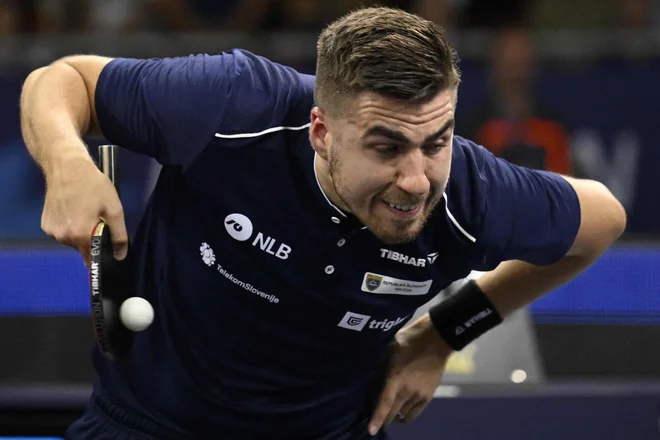 Prvi slovenski reket in osmi igralec na svetovni lestvici Darko Jorgić je presenetljivo po petih nizih izgubil dvoboj s Joaojom Geraldom, s čimer so se ugasnili še zadnji slovenski upi o preboju v četrtfinale na ekipnem svetovnem prvesntvu. FOTO: Tobias Schwarz/AFP
