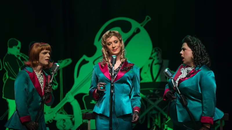 Fotografija: Predstava Trio Gašperja Tiča je blestela tudi na Primorskem poletnem festivalu. Foto Jaka Varmuž/Gledališče Koper