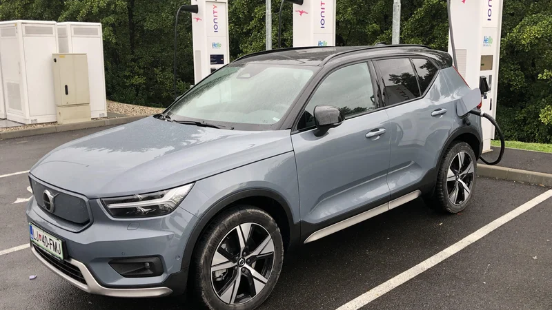 Fotografija: Volvo XC40 recharge smo hitro napolnili na polnilnicah Ionityja. FOTO: Aljaž Vrabec
